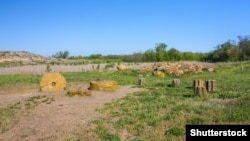 Кам’яна Могила – світова пам'ятка давньої культури в Україні поблизу Мелітополя в Запорізькій області, архівне фото