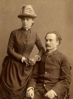 Іван Франко з дружиною Ольгою Хоружинською в день шлюбу. Київ, 1886 року. Світлину зробив Влодзімеж Висоцький в його фотоательє