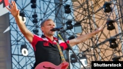 Співак Олег Скрипка, лідер гурту «Воплі Відоплясова», під час фестивалю «Країна мрій». Київ, 28 червня 2017 року