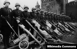Маскөөдө 1945-жылы 24-июнда өткөрүлгөн аскердик парад маалында.
