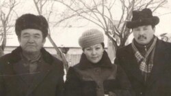 Абдулла Каримов (солдо) замандаштары менен. 1960-70-жылдар.