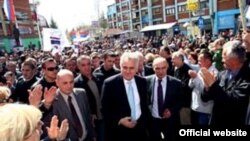 Томислав Николиќ на изборна кампања во Митровица, 11.04.2012.