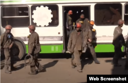 Горняки едут на смену на шахту «Белореченская». В ходе реструктуризации вошла в компанию «Востокуголь», подконтрольную группировке «ЛНР»