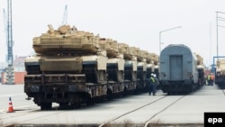 Uniunea Europeană dorește să faciliteze transportul echipamentelor militare în interiorul blocului comunitar (fotografie de arhivă).