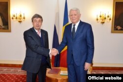 Valeri Kuzmin la o primire la București la ministrul de externe Teodor Meleșcanu
