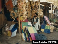 آرشیف، دکان تار و کاغذپران در کابل