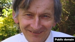 Адам Робертс