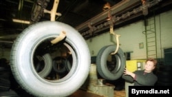 На прадпрыемстве «Белшына», архіўны здымак