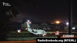 Літак, н аякому прилетів народний депутат від «Народного фронту» Андрій Іванчук