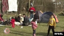 ډېری هغه افغانان چې امريکا سره يې کار کړی او غواړي هلته پناه واخلي، اوس په درېيم ګړيو هېوادونو کې د کډوالۍ شپې کوي.