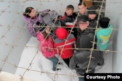 Посетители музея советских репрессий «Пермь-36».