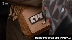 В історії цього міжвідомчого протистояння з’явилося і дещо відносно нове - це силова підтримка з вулиць