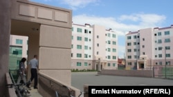 "Ош-Ордо" турак жай комплексинде жалпы 90 батир бар. Алардын 66сы сатылган болсо, 32синин документтери бүтө элек.