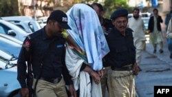 عالمزېب مسید د کراچۍ پولیسو په داسې توګه عدالت ته وړاندې کړی وو چې د بشري حقونو سازمانونو پرې نیوکې کړې وې