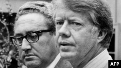 Президент США Джиммі Картер і державний секретар США Генрі Кіссінджер. 3 грудня 1976 року