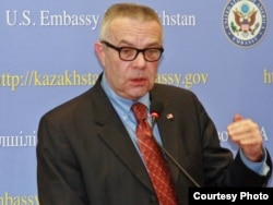 Ричард Хогланд.