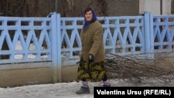 „Cei care fură cu milioanele trăiesc bine, dar eu de când lucrez, am pensie de 600 de lei.”