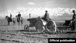 Кыргызстанда 1940-жылдары тартылган сүрөт.