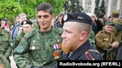 Двоє загиблих ватажків угруповання «ДНР» Михайло Толстих («Гіві») зліва і Арсен Павлов («Моторола»). Окупований Донецьк, 9 травня 2015 року