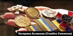 Військові медалі батька Катерини