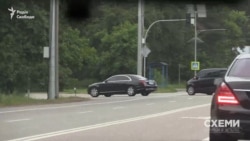 За годину знімальна група помітила і кортеж президента, який заїхав на територію держдач