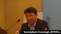 Профессор Адыл Жуматурду. Бээжин, Кытай. 19-октябрь, 2015-жыл.