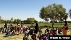 چارواکي: اوسمهال ۹ میلیونه ماشومان په ښوونځیو کې په زده کړو بوخت دي.