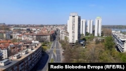 Istraživanje je pokazalo da je "Haza izgradnja" redovni pobjednik tendera u Javnom preduzeću "Srbija šume". Firma se nalazi na Bulevaru Mihajlo Pupin 10D na Novom Beogradu, na adresi tržnog centra. (fotografiji Novi Beograd, Zemun)