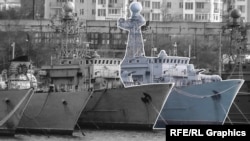 Український тральщик «Черкаси» у Стрілецькій бухті Севастополя (позначений сірим контуром)