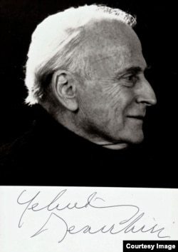 Yehudi Menuhin (fotografia cu autograf pe care mi-a trimis-o împreună cu memoriile lui, V.E.).