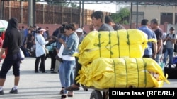 Пункт пропуска «Жибек Жолы» на границе Казахстана и Узбекистана