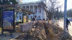 Работы на площади Ушакова у театра им. Бориса Лавренева