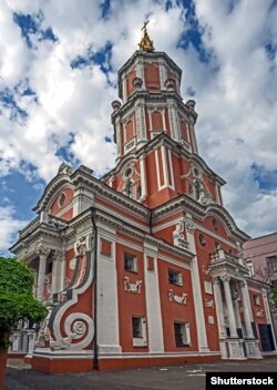 Сучасний вигляд «Меншикової вежі» у Москві, яку було споруджено за проєктом українського архітектора Івана Зарудного