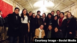 Айзада Марат кызы и студенты Гарварда.