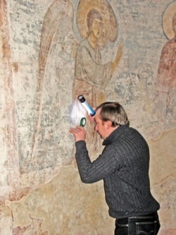 Заступник директора Національного заповідника «Софія Київська», дослідник графіті В'ячеслав Корнієнко