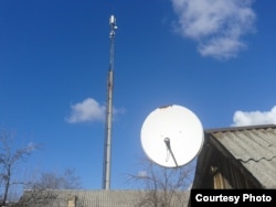 Вежа мобільного зв’язку «віджатого» «Київстару» у Торезі (фото автора)