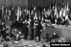 БУУнун Башкы ассамблеясында Адам укуктарынын жалпы декларациясы кабыл алынганынын 25 жылдыгынын белгилениши. Нью-Йорк, 10-декабрь, 1973-жыл.