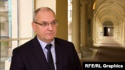 Чеський дипломат Вацлав Бартушка з 2006 року є спеціальним послом Чехії з питань енергетичної безпеки