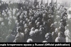 Мітинг у Львівському трамвайному парку в 1939 році вже за радянської влади