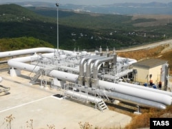 Каспий құбыр консорциумының (КҚК) Новороссийскідегі теңіз терминалындағы мұнай қабылдайтын пункті.