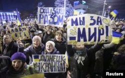 Під час мітингу в Донецьку, 5 березня 2014 року