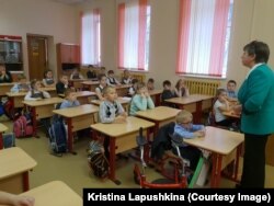 Паша ходит в обычную школу