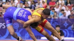 Акжол Махмудов күрөш учурунда.