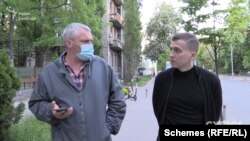 Знімальна група «Схем» підійшла до чоловіка, щоб поцікавитися, навіщо він робив фото