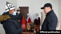 Садыр Жапаров Алай районуна көчүп келген памирлик кыргыздар менен жолугушту