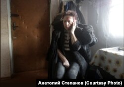 Ok ýarasyny alan aýal. Debalsewo, 2014-nji ýylyň 23-nji noýabry.