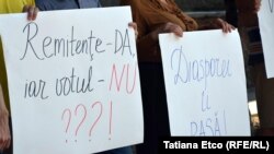 La mitingul „Diaspora contează, Diaspora votează!”, organizat de un grup de migranți în fața CEC de la Chișinău. 31 iulie 2018