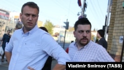Russian opposition leader Aleksei Navalny (leftL) and Leonid Volkov (file photo)