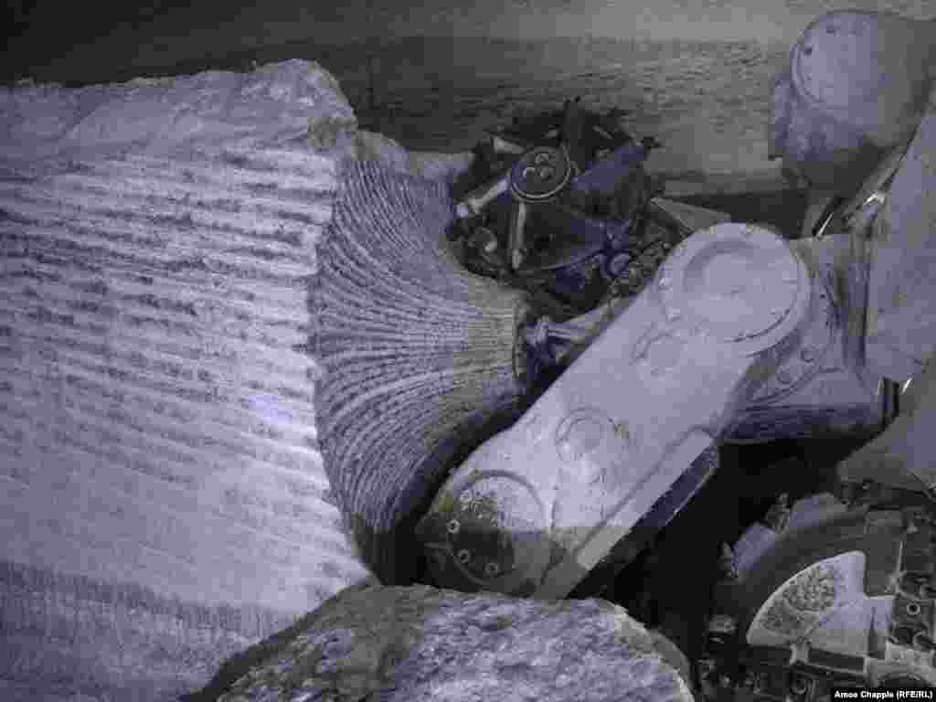 &nbsp;&nbsp; اینجا کار پودر ساختن نمک صورت میگیرد تا نمک میده مخلوط و به آسانی تهیه و انتقال داده شود.&nbsp;