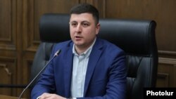 Armenia - Tigran Abrahamian, a parliament deputy from the opposition Pativ Unem bloc, at a news briefing in Yerevan, March 28, 2025.